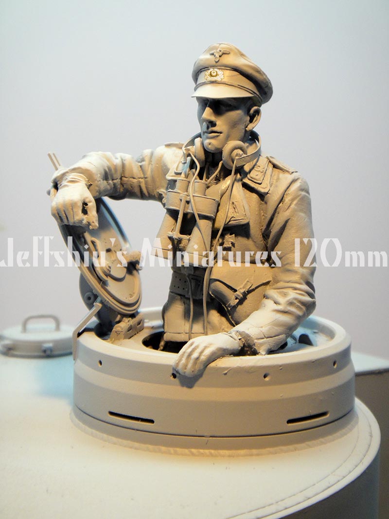 Jeff Shiu 1/16 Tiger I Early Type Tank Commander resin figure kit, photo 2