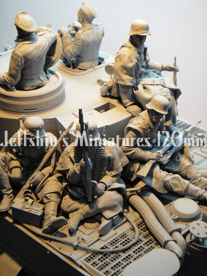 Jeff Shiu 1/16 Tiger I Early Type Tank Riders 3 & 4 resin figure kit, photo 2