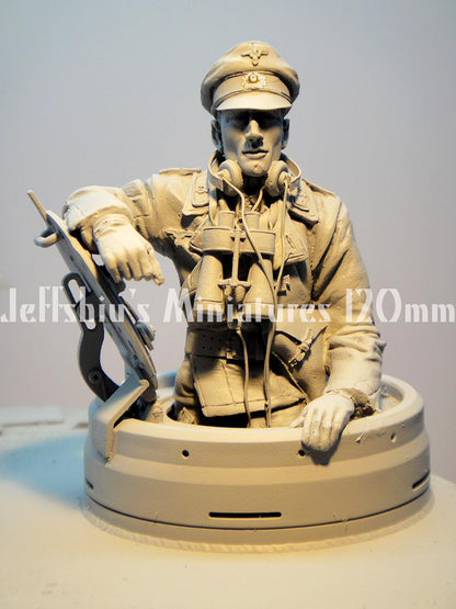 Jeff Shiu 1/16 Tiger I Early Type Tank Commander resin figure kit, photo 3