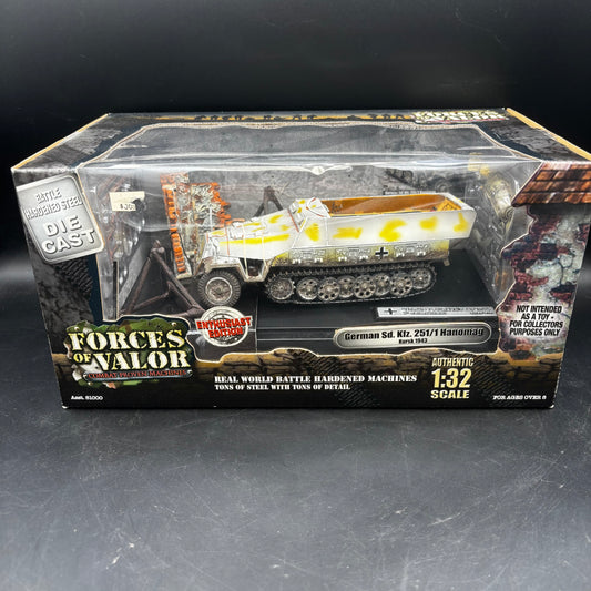 German Sd. Kfz. 251/1 Hanomag ;  Eastern Front Kursk (Forces of Valor (Unimax), 1/32)