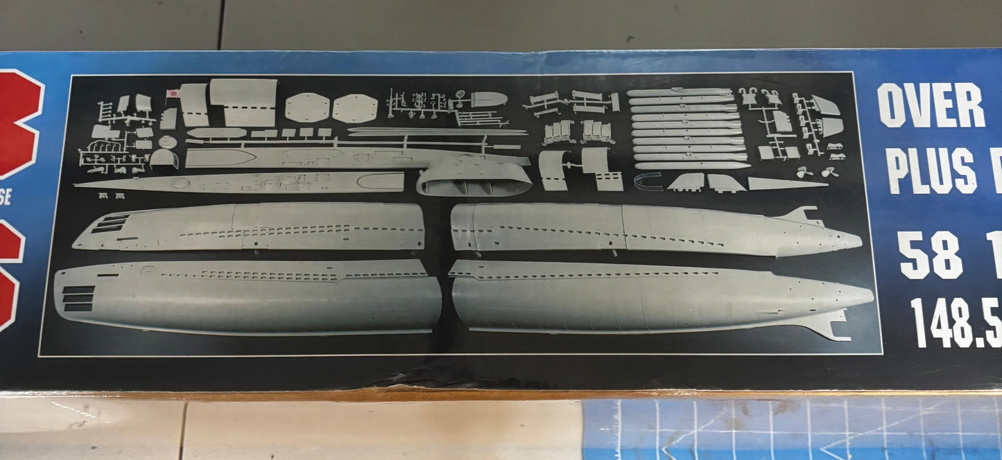 IJN I-53 & Kaitens ;  Imperial Japanese Navy (IJN)  (Lindberg, 1/72)