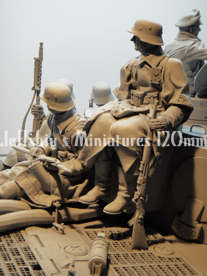Jeff Shiu 1/16 Tiger I Early Type Tank Riders 3 & 4 resin figure kit, photo 4