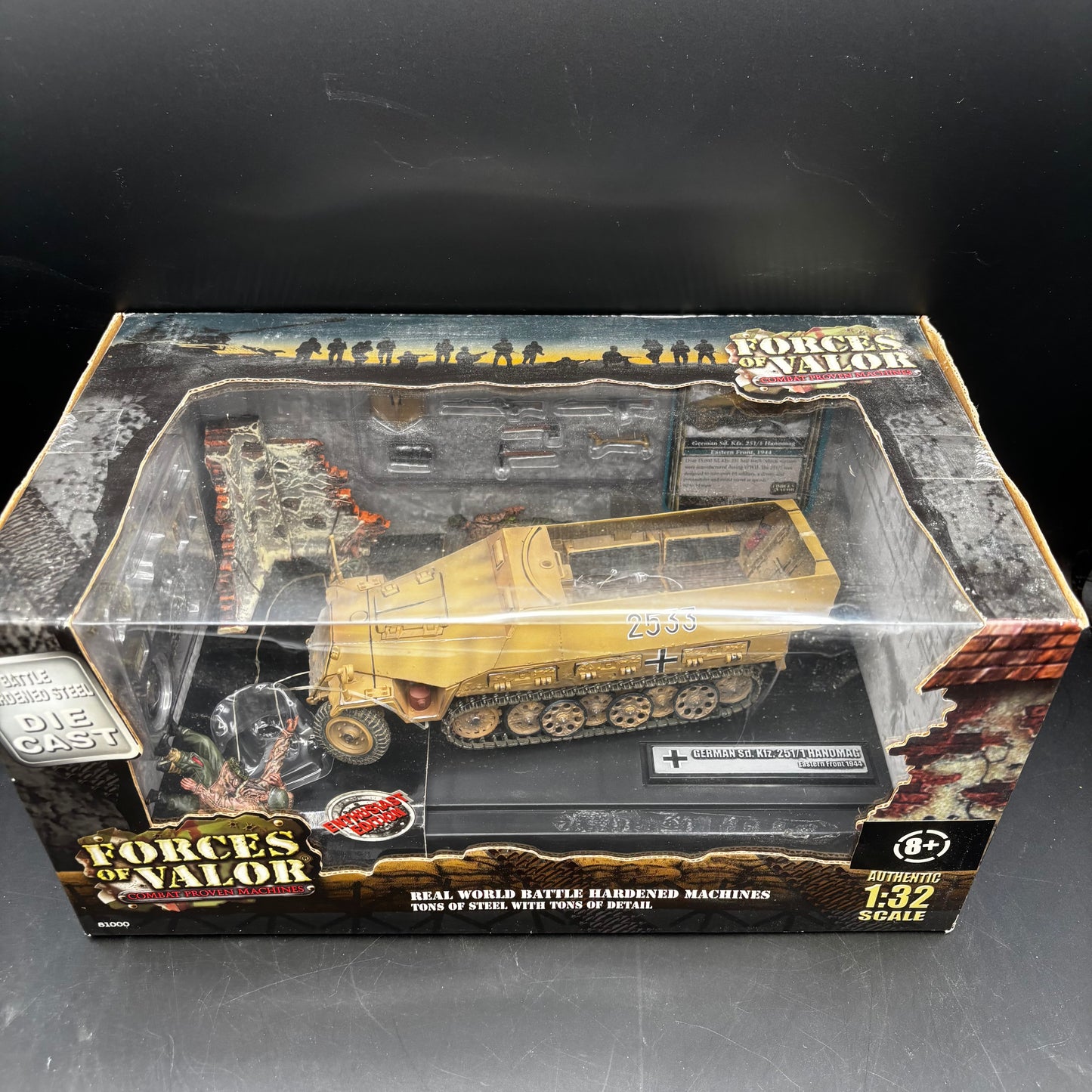 German Sd.Kfz. 251/1 Hanomag ; Eastern Front  (Forces of Valor (Unimax), 1/32)