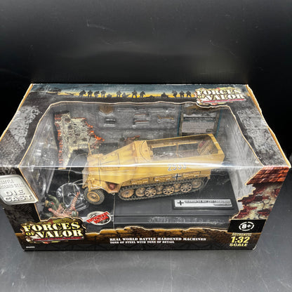 German Sd.Kfz. 251/1 Hanomag ; Eastern Front  (Forces of Valor (Unimax), 1/32)