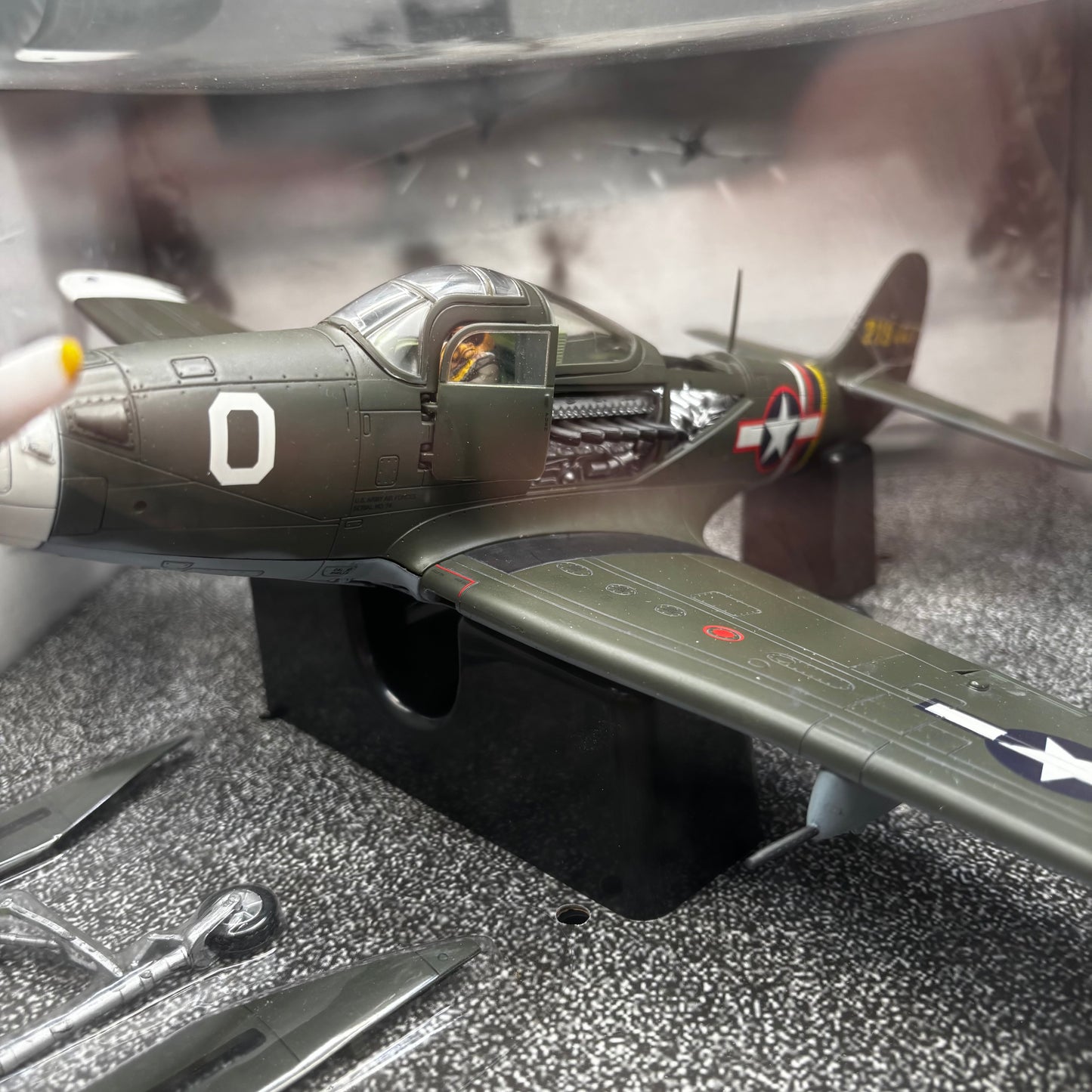 RARE!! Bell P-39Q Airacobra ;  71st Tactical Reconnaissance Group, 82nd Reconnaissance Squadron  (Forces of Valor (Unimax), 1/32)