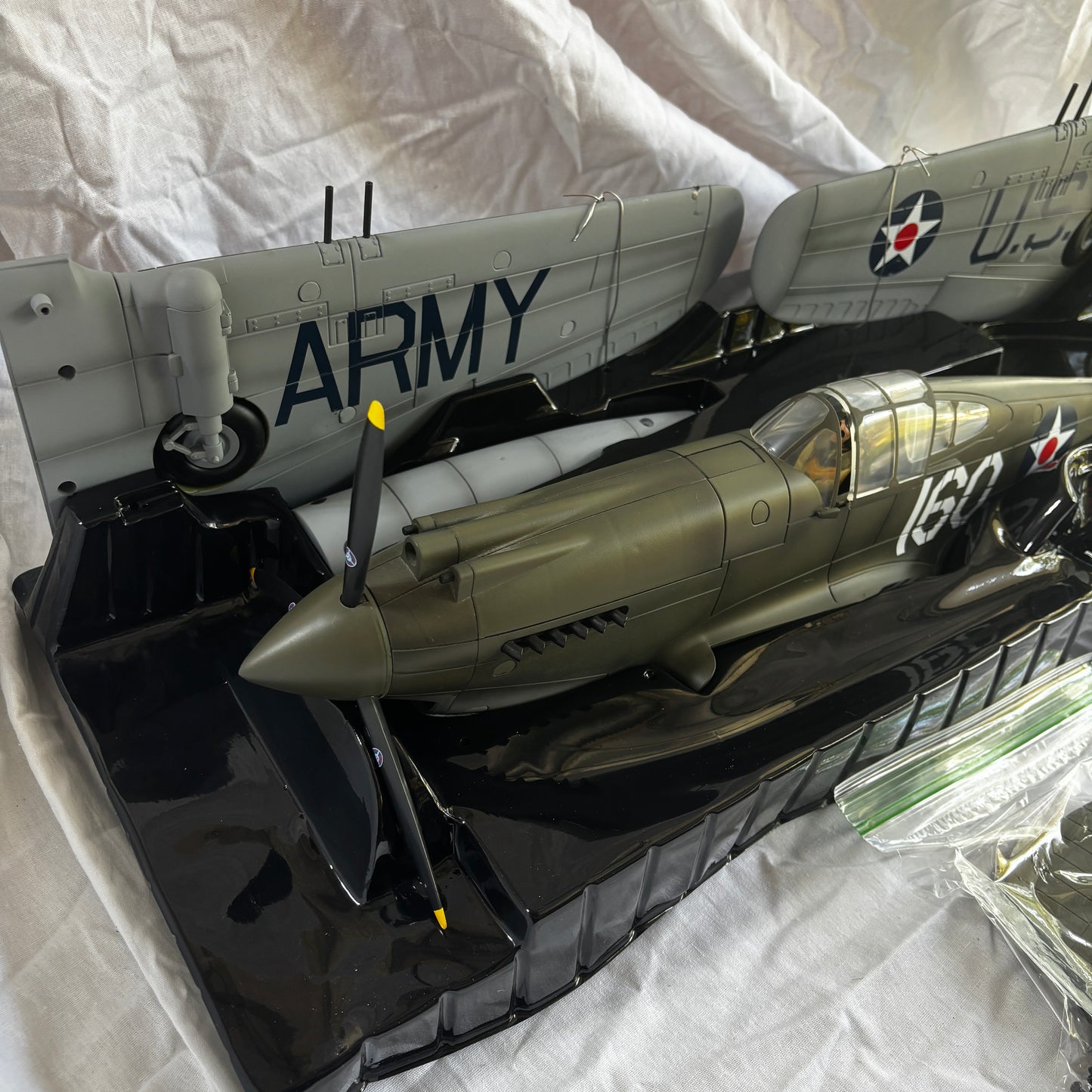21st Century Toys Ultimate Soldier P-40B Tomahawk "160" Pearl Harbor Special Edition 1/18