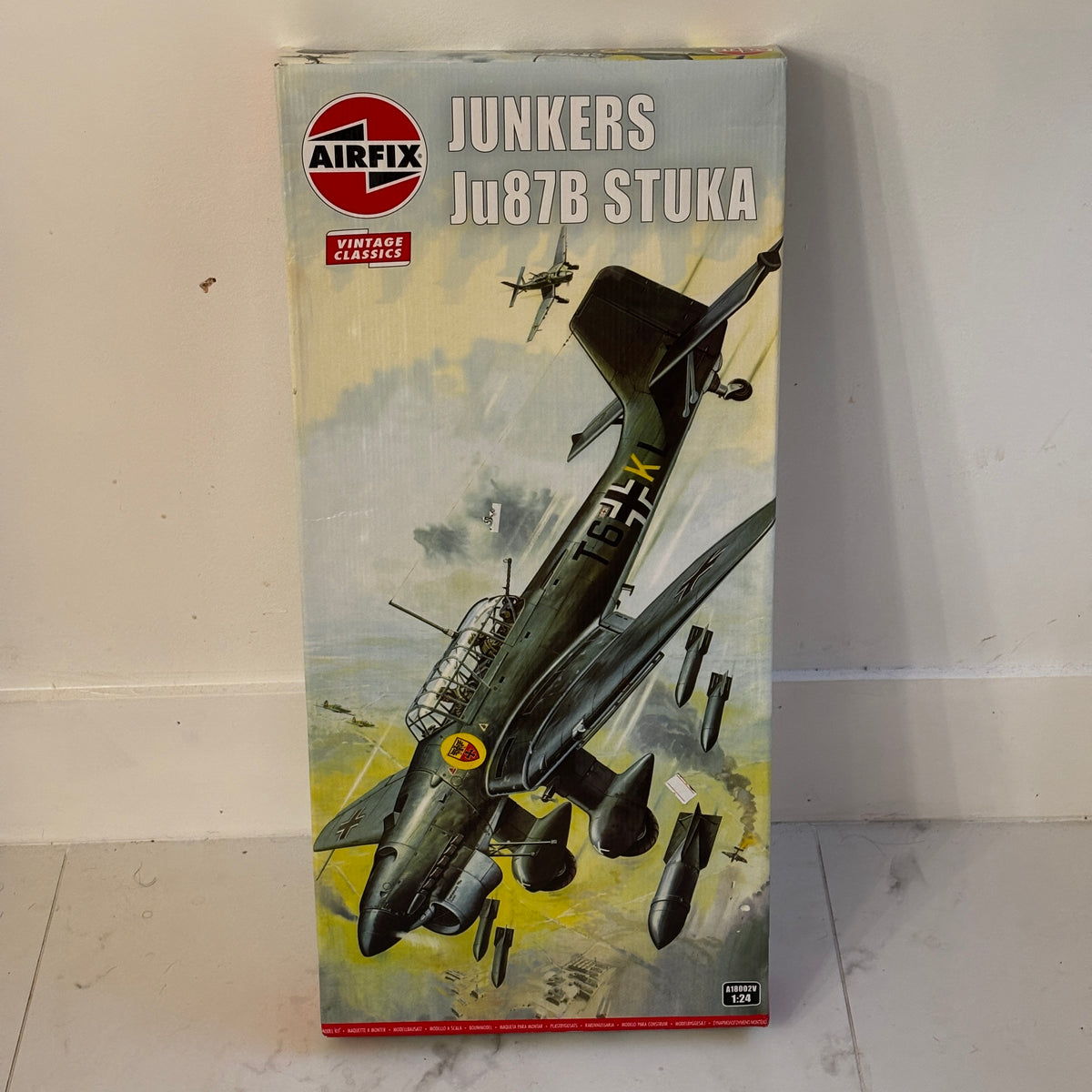Airfix 1/24 Junkers Ju 87B Stuka model kit A18002V box front