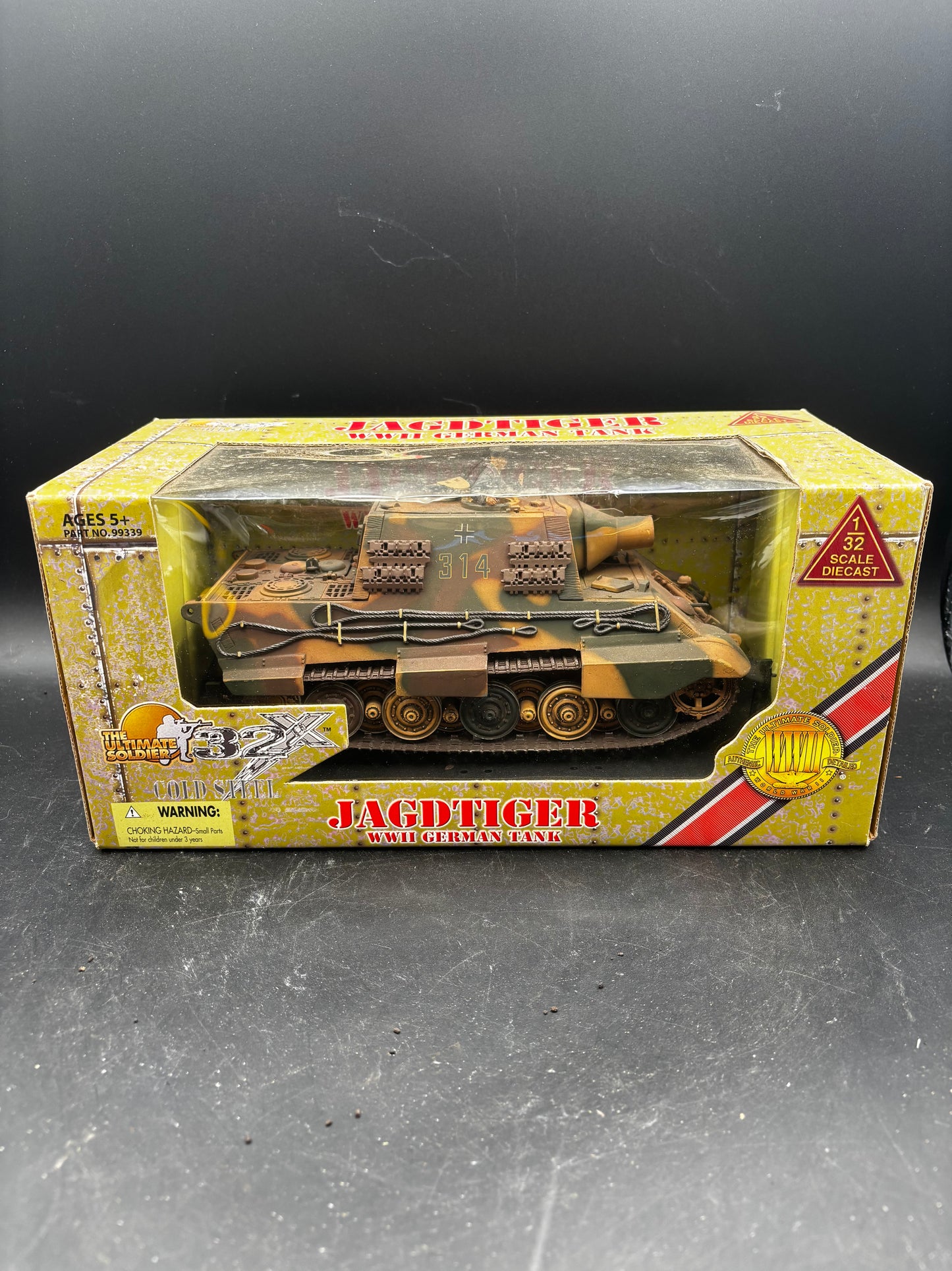 Jagdtiger (Panzerjäger Tiger Ausf. B) ;  3. Kompanie, Schwere Panzerjäger-Abteilung 512  (21st Century Toys, 1/32)