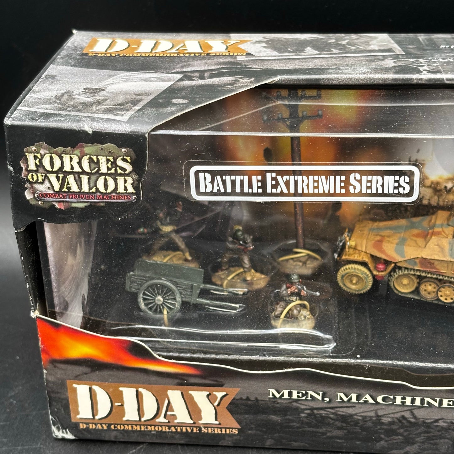 Sd.Kfz. 251/1 Hanomag and 7.5cm PaK 40 ;  German Wehrmacht  (Forces of Valor (Unimax), 1/72)