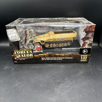 German Sd.Kfz. 251/1 Hanomag ; Eastern Front  (Forces of Valor (Unimax), 1/32)