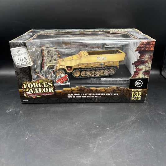 German Sd.Kfz. 251/1 Hanomag ; Eastern Front  (Forces of Valor (Unimax), 1/32)