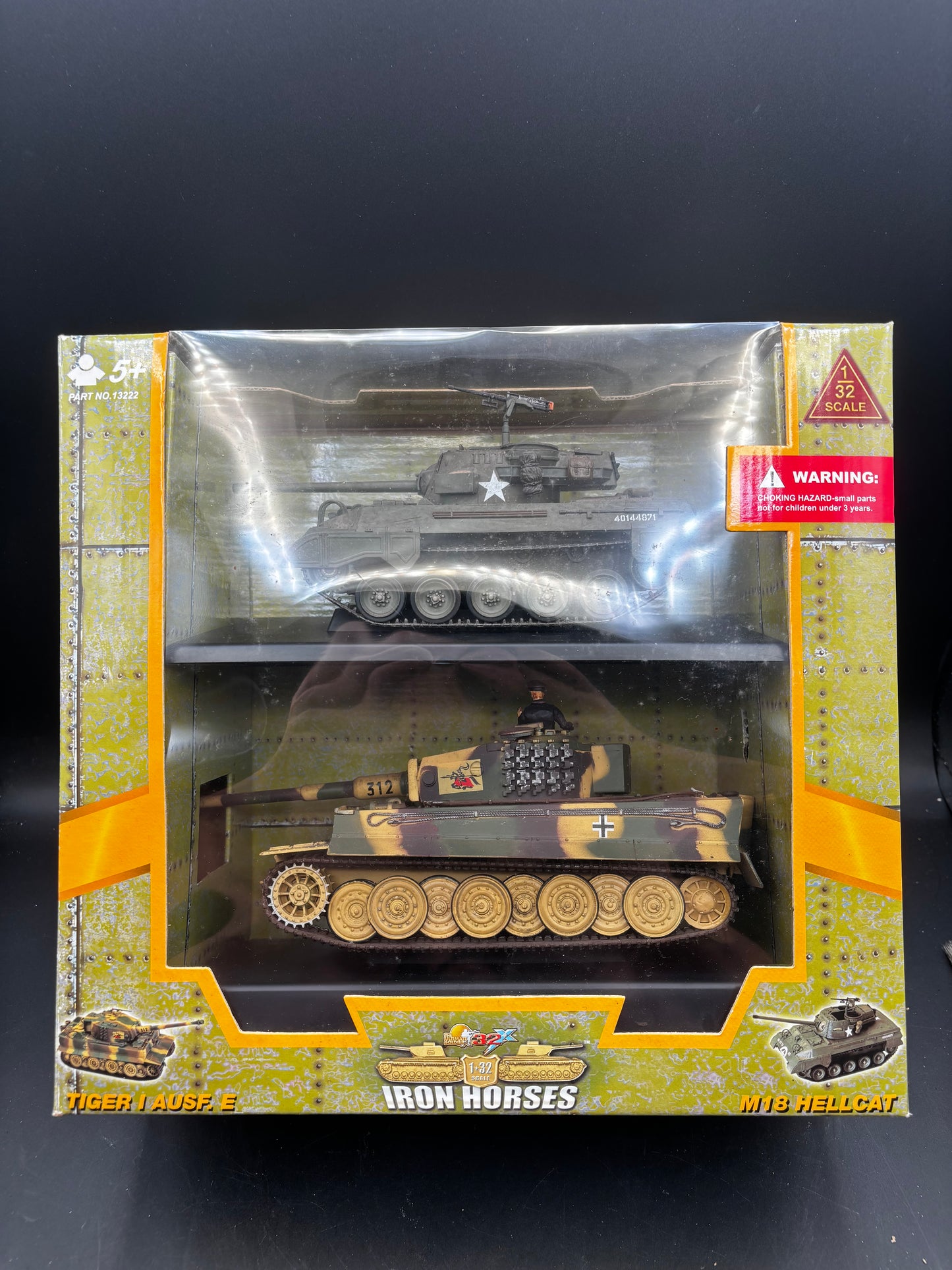 Tiger I Ausf. E & M18 Hellcat ;  Tiger: 505th Heavy Panzer Battalion (Schwere Panzerabteilung 505); Hellcat: 805th Tank Destroyer Battalion  (21st Century Toys, 1/32)