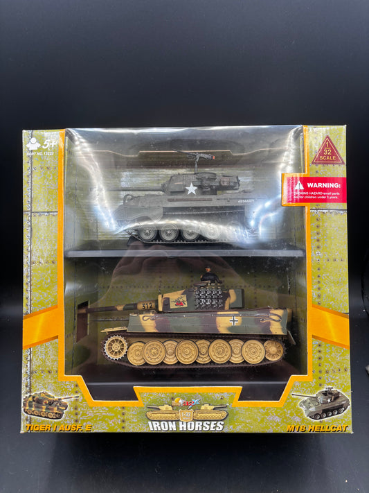 Tiger I Ausf. E & M18 Hellcat ;  Tiger: 505th Heavy Panzer Battalion (Schwere Panzerabteilung 505); Hellcat: 805th Tank Destroyer Battalion  (21st Century Toys, 1/32)